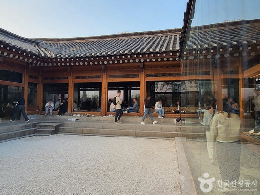 Cafe Onion Anguk hanok courtyard in Jongno, the Seoul cafe most associated with the ang butter and pandoro pastry boom