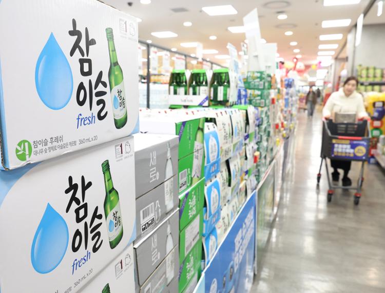 5 Famous Korean Drinks You Have to Try: Soju, Makgeolli, and More - Daebak
