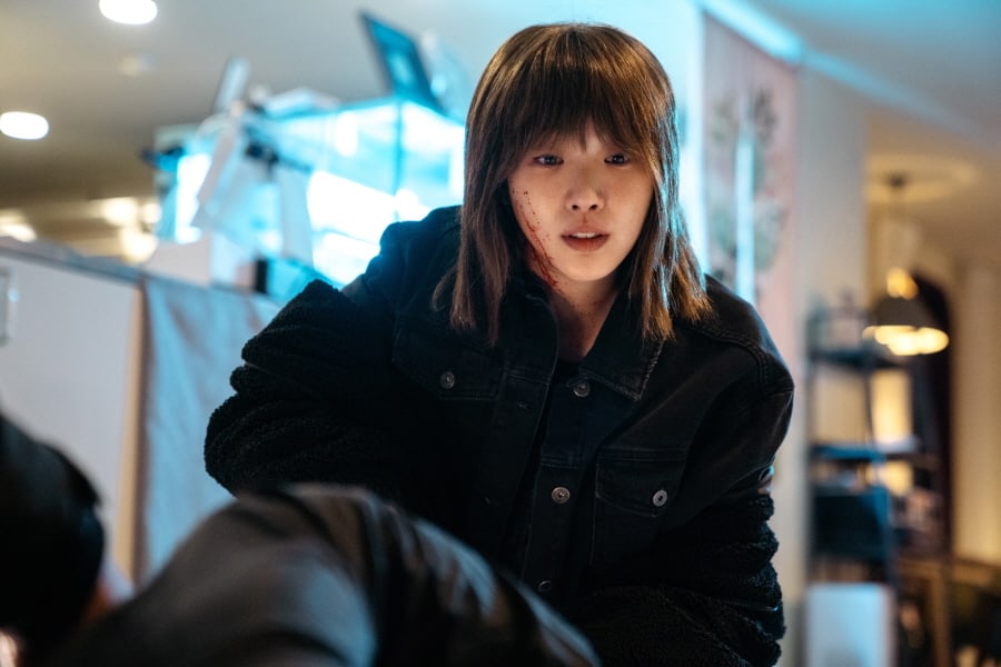 5 K-Drama Main Leads Who Played Stunning Dual Roles On Screen - Daebak