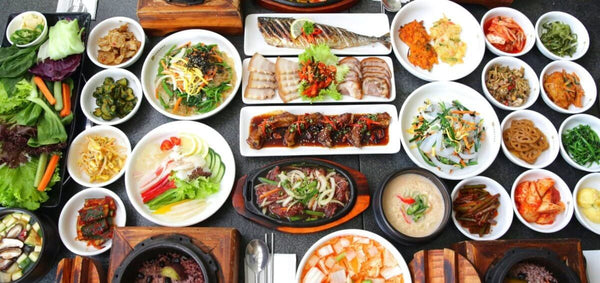 7 auffällige koreanische Lebensmittel ausbreitet