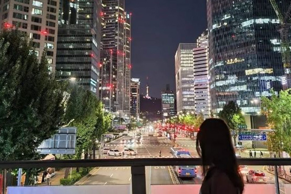 テーマに沿った夜の外出: ソウルのナイトライフ シーンでのユニークな体験
