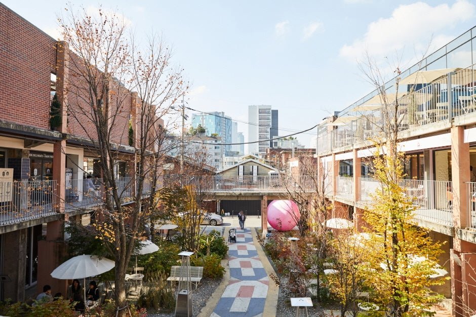 An Ocean of Cafes and the Comforting Scent of Coffee: Korean Cafe Culture - Daebak