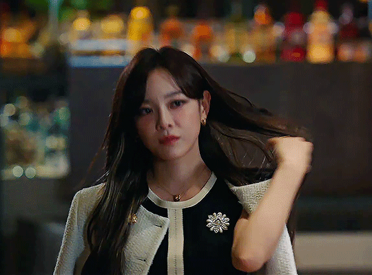 Ahn Hyo Seop and Kim Sejeong in A Business Proposal showing the enemies-to-lovers office romance trope