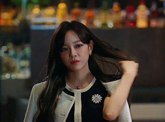 Ahn Hyo Seop and Kim Sejeong in A Business Proposal showing the enemies-to-lovers office romance trope