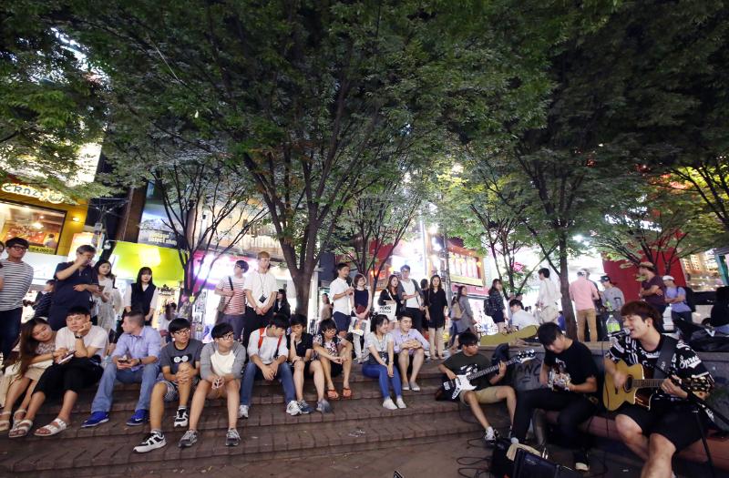 Exploring Hongdae: Seoul's Indie Music, Buskers, and Nightlife Guide - Daebak