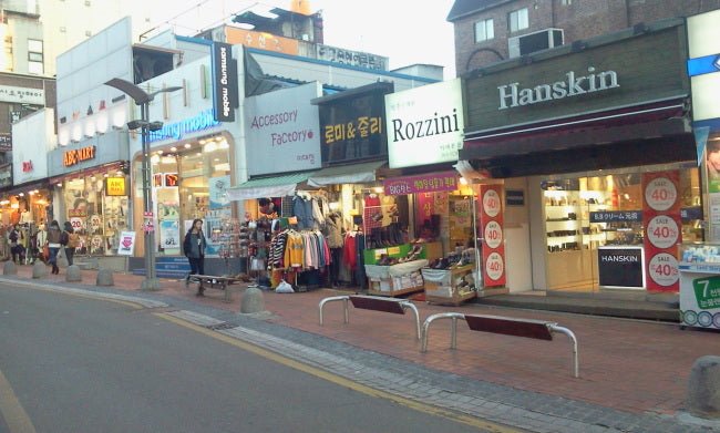 Finding Your Fashion-stagram Outfits IRL: Shopping Around Ewha Womans University - Daebak