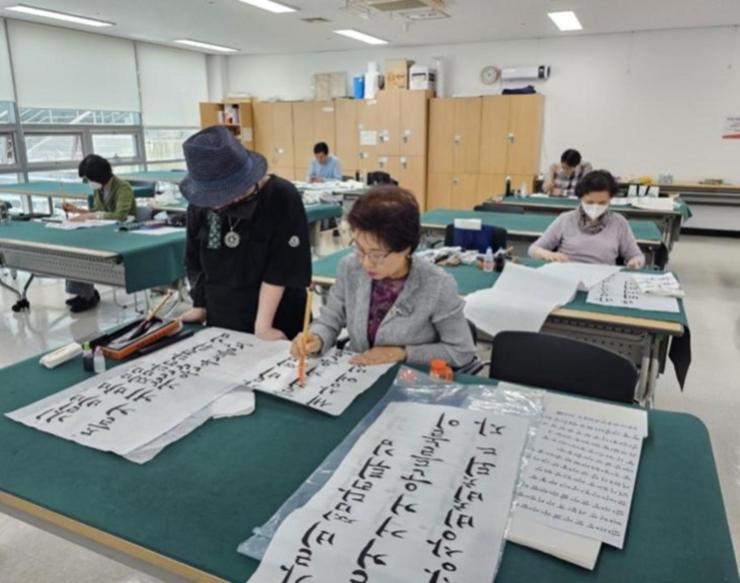 Korean Calligraphy (Seoye): The Hangul Revival of an Ancient Brush Art - Daebak