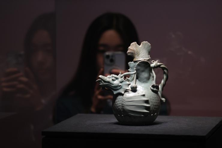 Korean Pottery and Ceramics: A Guide to Celadon, Baekja, and Onggi - Daebak