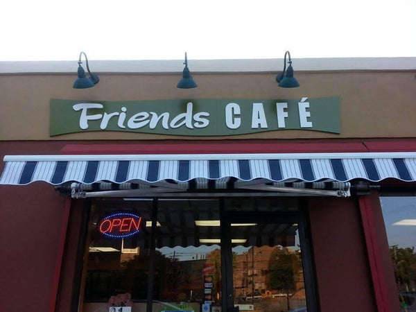 تسليط الضوء على مقهى الأصدقاء