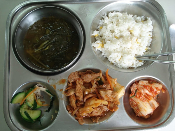 La forma en que los almuerzos escolares cambian entre Corea y Estados Unidos