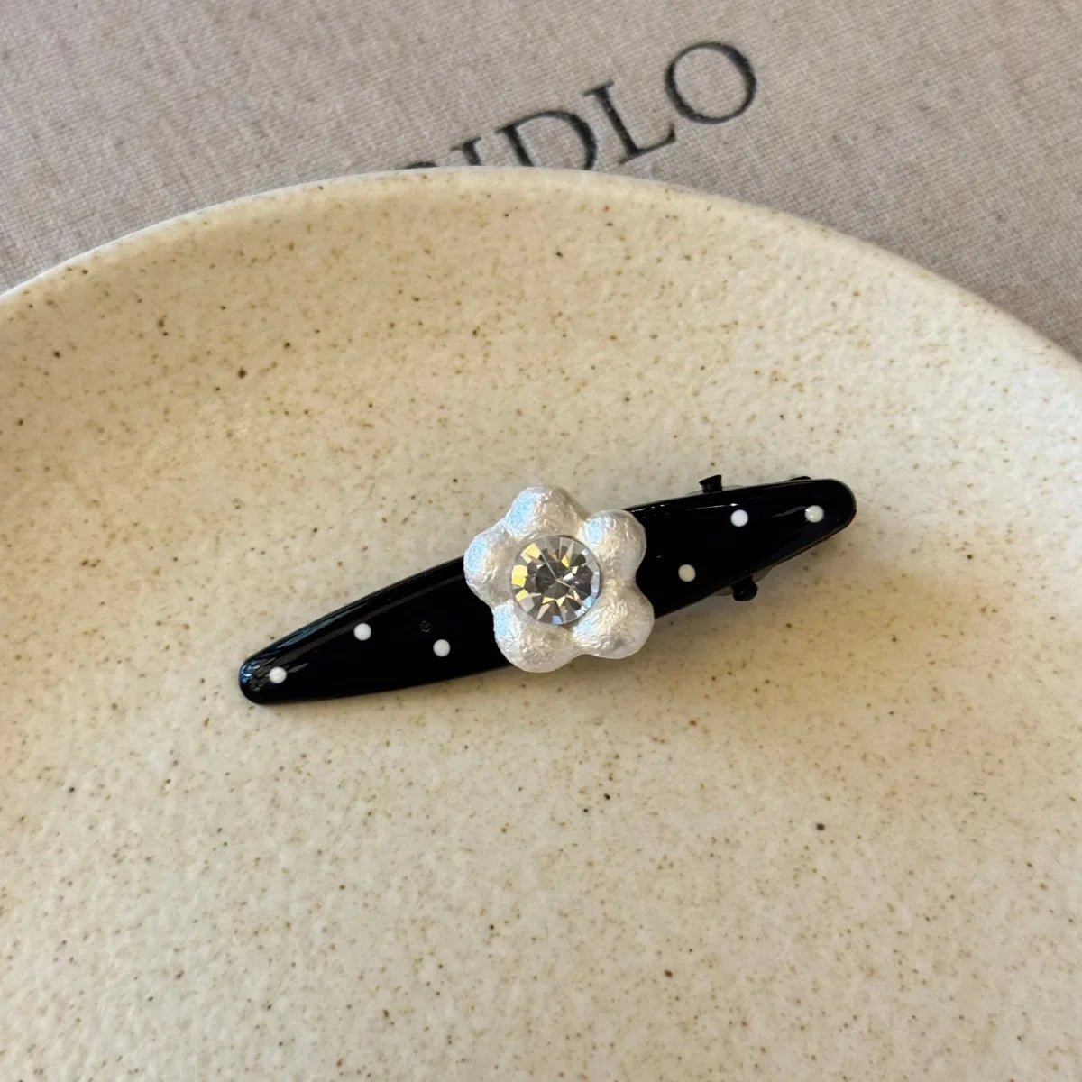 2pcs Sweet Fashion Korean Style Pearl Flower Clip Womens Bangs Clip Elegant Designed Duckbill Hair Rhinestone Accessory Pair Set - Daebak