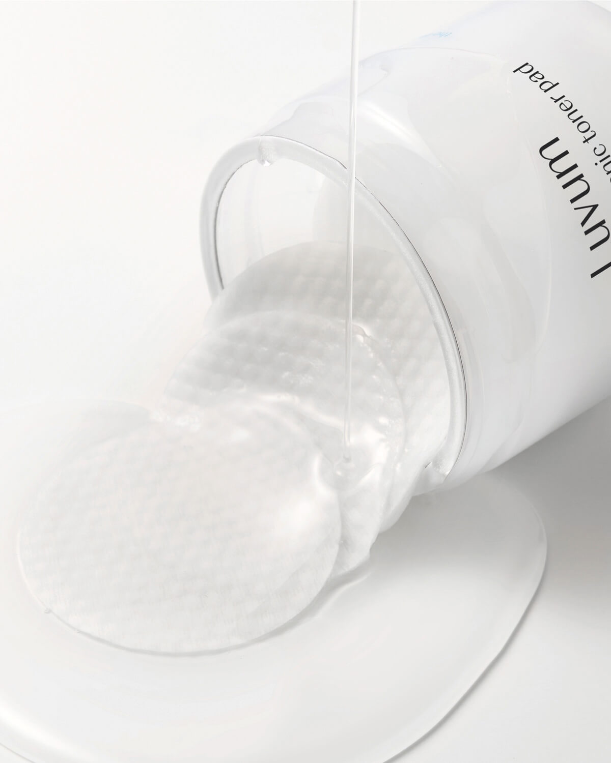 Luvum Witch Hazel Hyaluronic Toner Pad