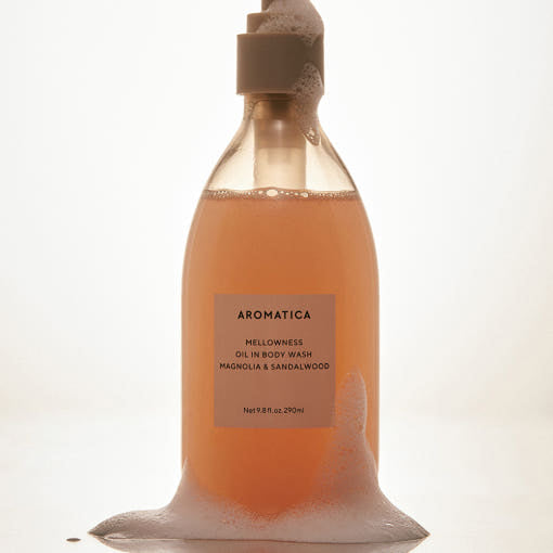 غسول الجسم AROMATICA Mellowness Oil In برائحة الماغنوليا وخشب الصندل بحجم 290ml