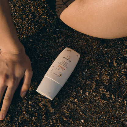 واقي الشمس المعدني المرطب لحاجز البشرة Vitalizing Rosemary Moist Barrier من AROMATICA بمعامل حماية SPF50+ PA++++ بحجم 50ml