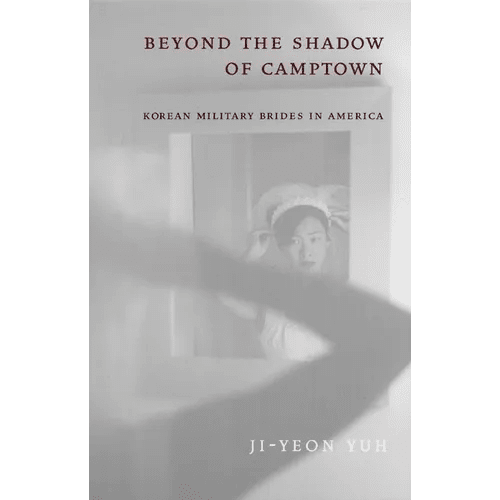 Beyond the Shadow of Camptown: Korean Military Brides in America - Paperback - Daebak