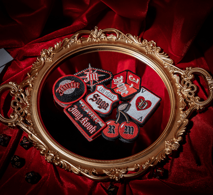BTS - ARIRANG World Tour Exclusive Merch (Wappen Sticker / Image Picket / Las Vegas Pin Badge) - Daebak