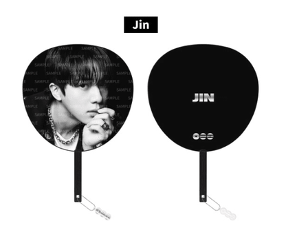 BTS - ARIRANG World Tour Exclusive Merch (Wappen Sticker / Image Picket / Las Vegas Pin Badge) - Daebak