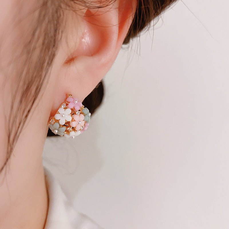 Fresh And Fashionable Zircon Pearl Flower Earrings - Daebak