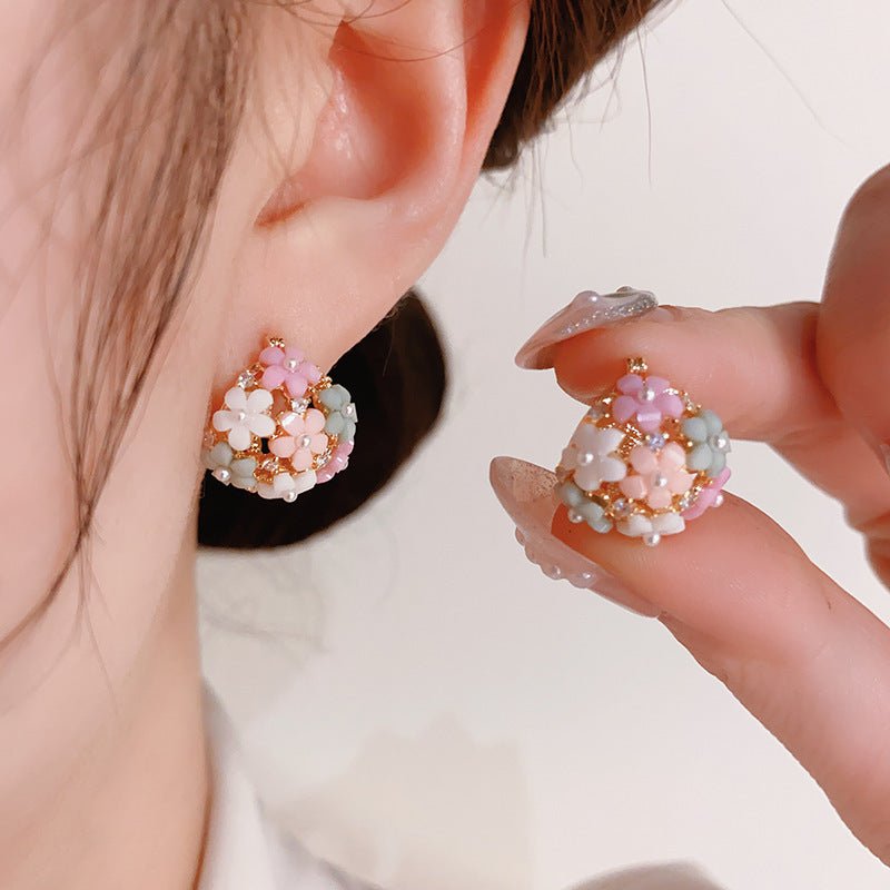 Fresh And Fashionable Zircon Pearl Flower Earrings - Daebak