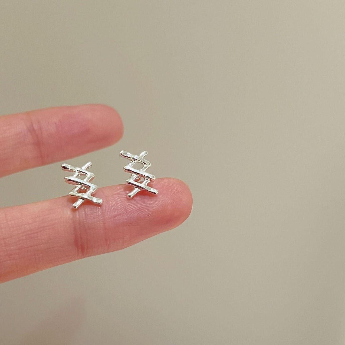 High-grade Bow Small Sier-plated Geometric Korean Earrings - Daebak