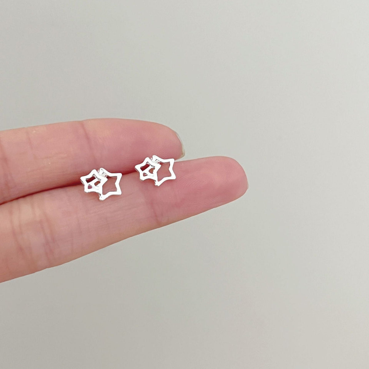 High-grade Bow Small Sier-plated Geometric Korean Earrings - Daebak