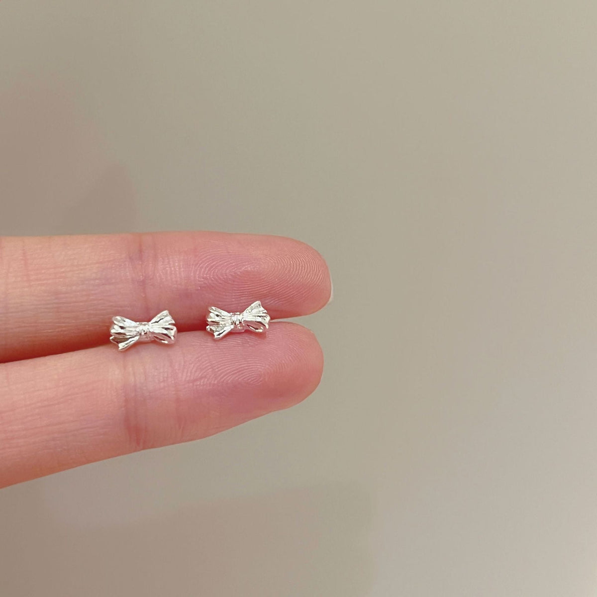 High-grade Bow Small Sier-plated Geometric Korean Earrings - Daebak