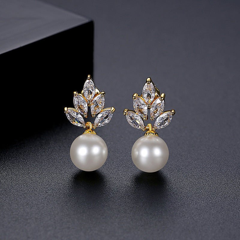 Horse Eye Copper Inlaid Zircon Shell Earrings - Daebak