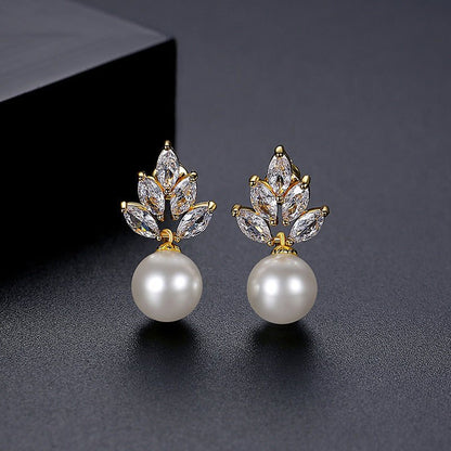Horse Eye Copper Inlaid Zircon Shell Earrings - Daebak