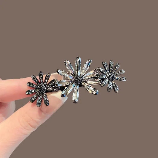 Korean Style Crystal Daisy Flower Hair Clip Spring Clip High-end Women's Back of Head Half-tied Hairpin Alloy Hair Accessories - Daebak