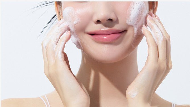 MAXCLINIC Cica Biome Oil Foam 110ml - Daebak