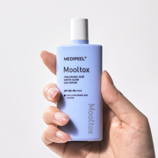 MEDIPEEL Sérum Solaire Éclat d'Eau Mooltox à l'Acide Hyaluronique SPF 50+PA++++ 52ml