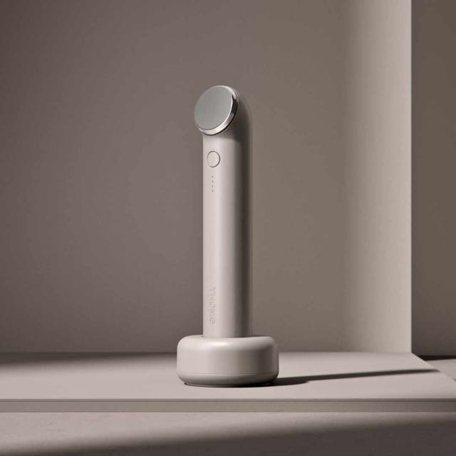 THOME The Glow Beauty Device (*It can only be shipped via express service.)