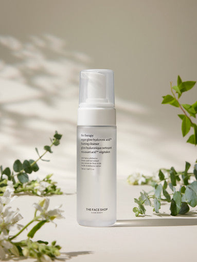 The Face Shop The Therapy Veganer aufhellender Reinigungsschaum mit Hyaluronsäure 150ml
