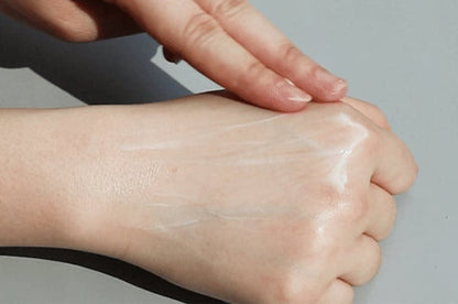[THE LAB by BLANC DOUX] خلاصة الشمس Oligo Hyaluronic Acid بمعامل حماية SPF50+ PA++++ بحجم 40ml