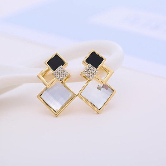Women's Korean Diamond Crystal Shiny Ear Fashionable Exaggerated Stud Earrings - Daebak