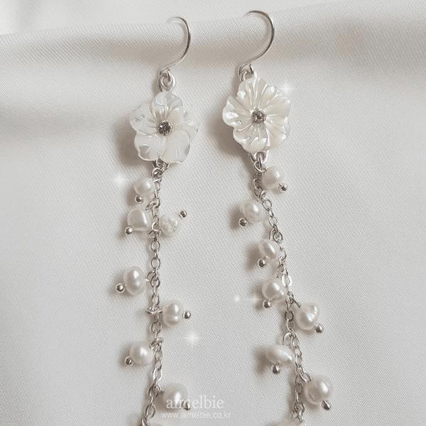 Aimelbie White Flower Earrings - Daebak