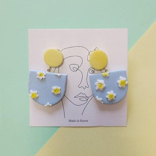 bonideé Handmade Clay Earrings - Sky Blue Daisy - Daebak